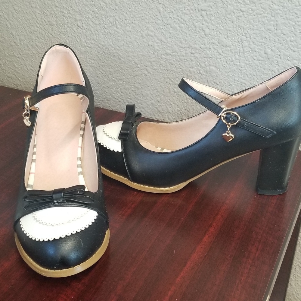 Jin Pin Black and White Mary Jane Heels
